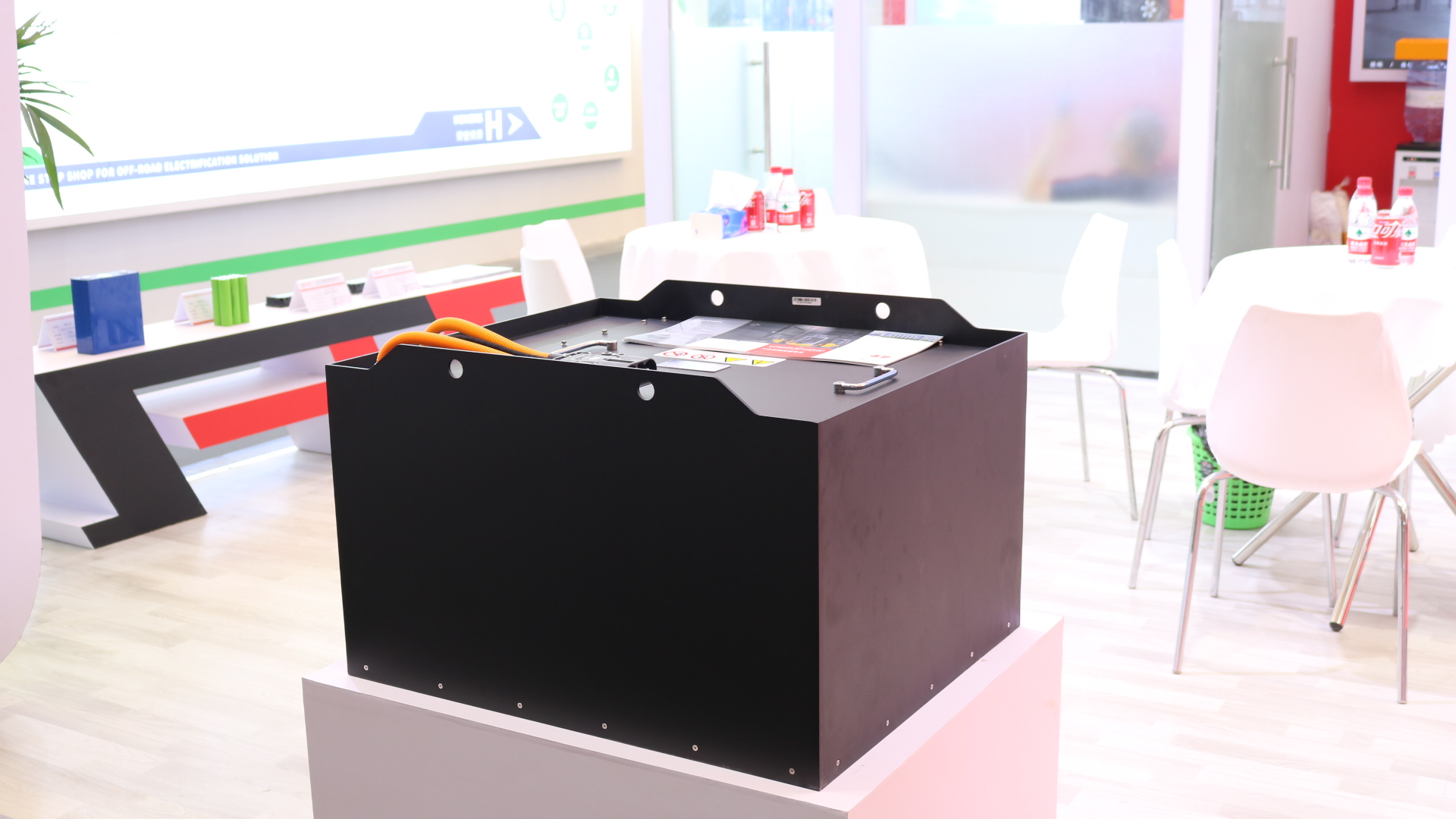 80V300AH四轮平衡重式叉车锂电池